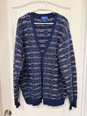 Pendleton women’s Navy and Cream Geometric V‑Neck Cardigan
